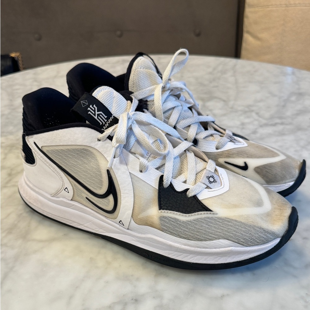 Nike Kyrie Low 11.5 Men's White/Black Basketball Sneaker Shoes